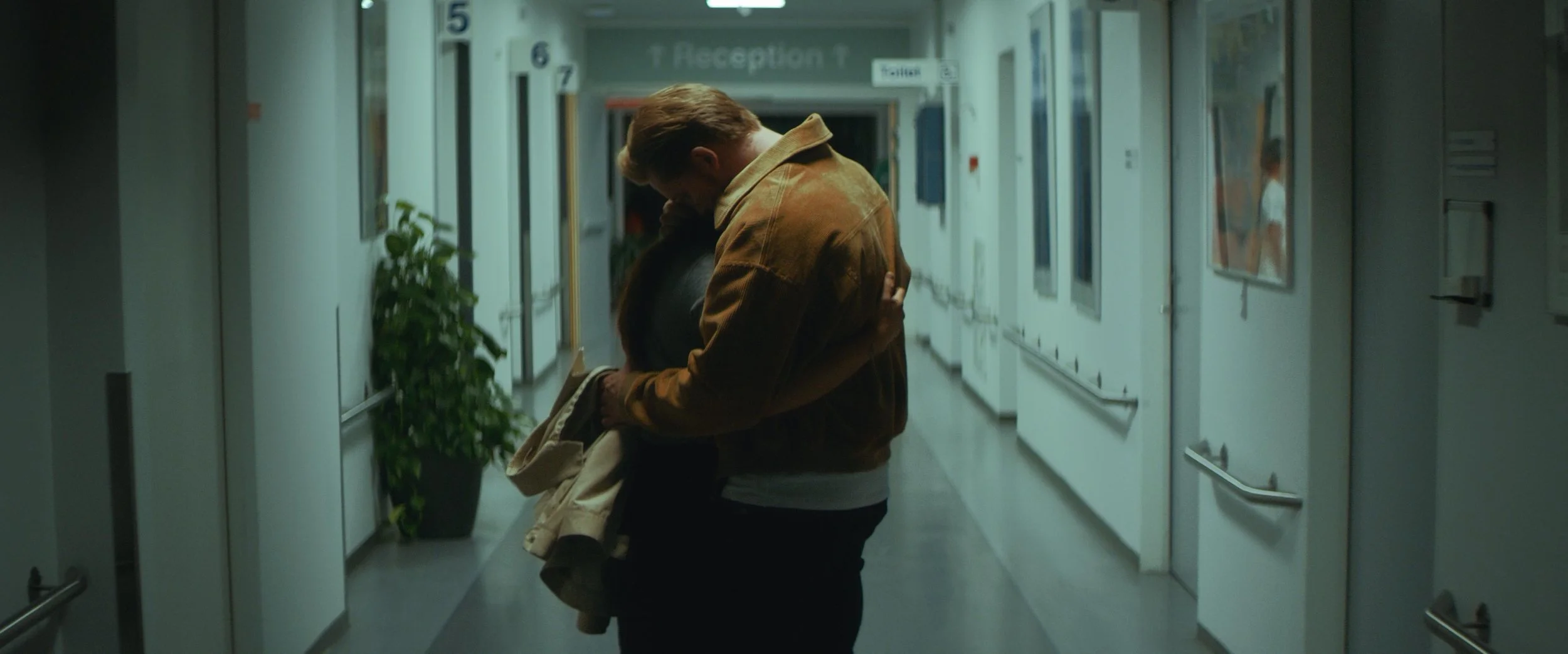 FRIENDLEY - NOGEN AT DELE MED  — film still